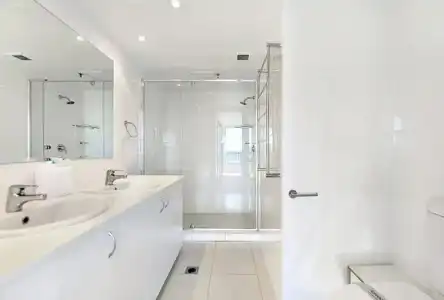 Surfers Century Oceanside Apartments - 217