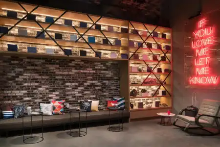Moxy San Diego Downtown/Gaslamp Quarter - 9