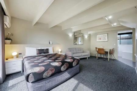 Comfort Inn On Raglan - 95