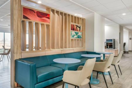 Comfort Inn & Suites Madison East Interstate I-90 - 23