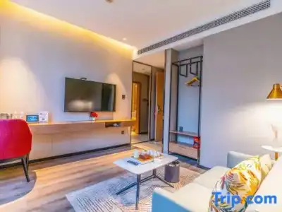 Tropic Towers Apartments - 121