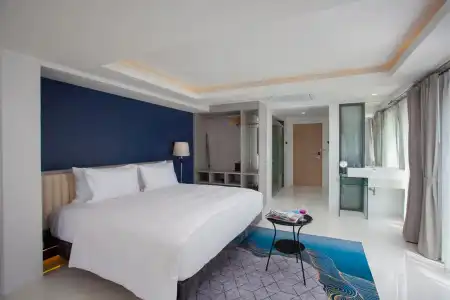Anona Beachfront Phuket Resort - 4