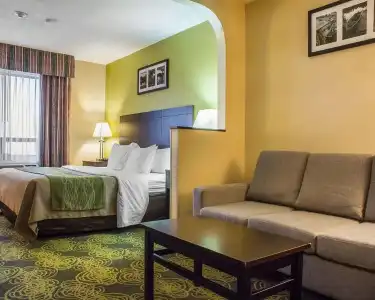 Comfort & Suites - 47