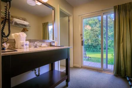 Sun & Ski Inn And Suites - 82