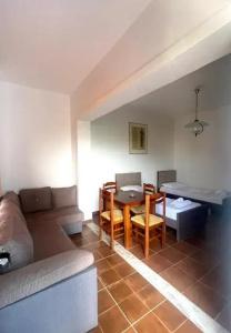 Athina - 22