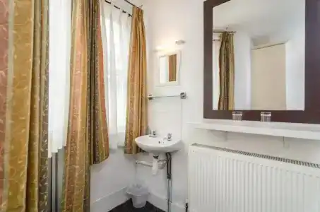 Earls Court - 24
