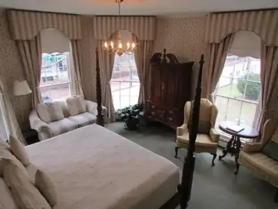 Serenity Inn Newport - 4