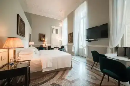 Royal Palace Luxury Suites & - 37