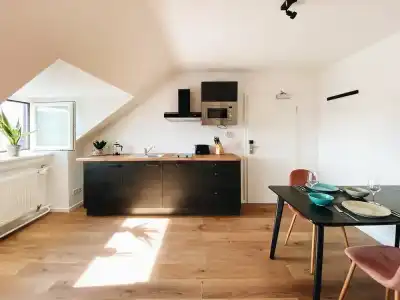 Melter & Apartments - a Neighborhood - 28