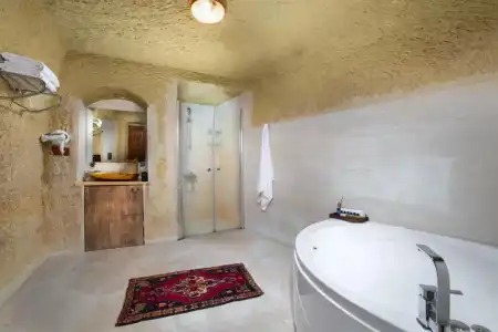 Romantic Cave - 129