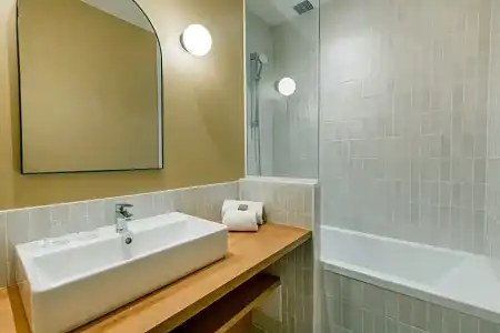 Globe et Cecil Hôtel - 91