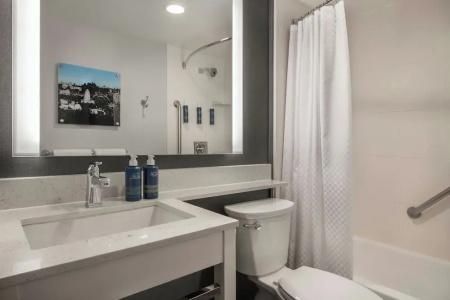 Four Points by Sheraton Los Angeles Westside - 60