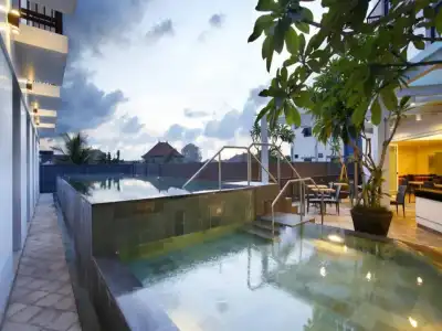 Amaris Teuku Umar - 13