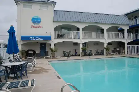 The Islander Motel - 1