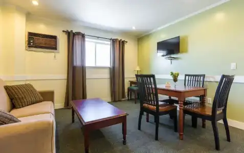 Oasis Inn - 73