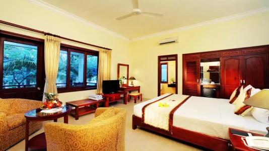 Golden Coast Resort and Spa - 76