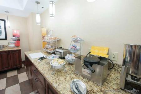 Hampton Inn Bismarck - 12