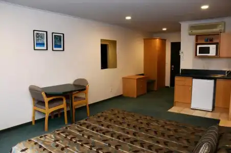 Greenlane Manor Motel - 58