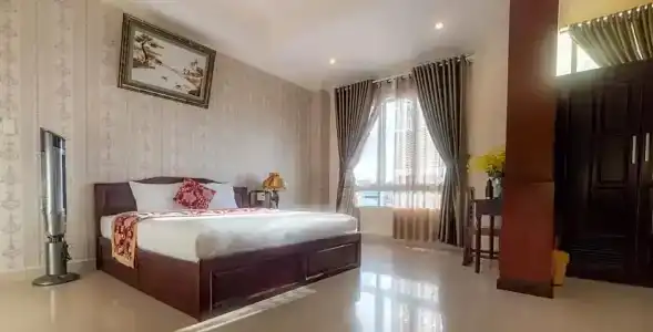 Mai Vang - 24