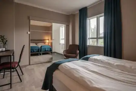 Holt Inn - 100