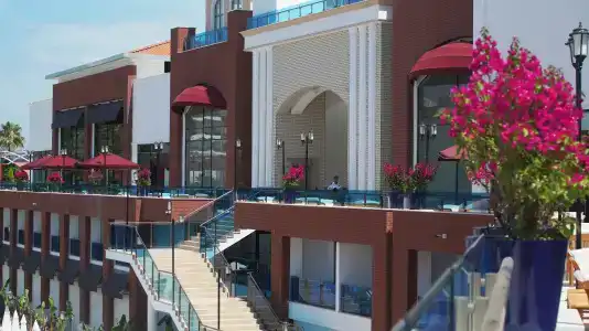 Club Aqua Plaza - 25