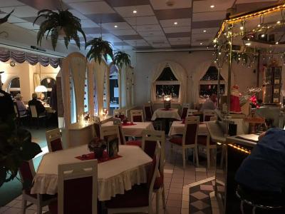 & Restaurant Park Cafe ISA - 11