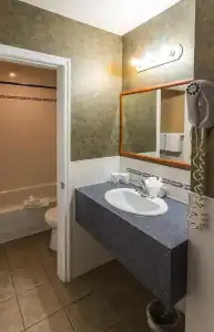 Oasis Inn - 6