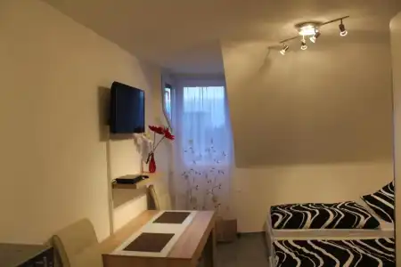 Lipp Apartments - 13