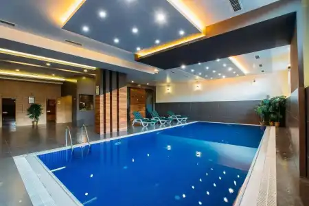 Golden Palace & Pool - 3