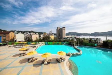 The Week & Resort - 34