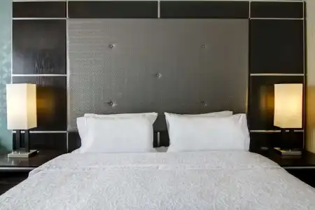 Hampton Inn & Suites by Hilton Calgary-Airport - 52