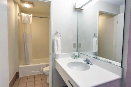 Pasadena Inn Near Old Town Pasadena - 25