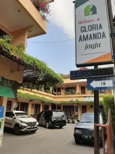 Gloria Amanda - 41