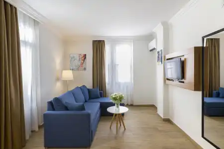 Comfort Suites - 5