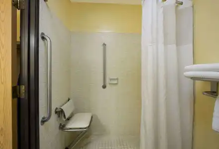 Quality Inn & Suites Medford Airport - 9