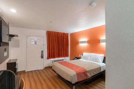 Motel 6 Grand Prairie, TX - Near Six Flags Drive - 49