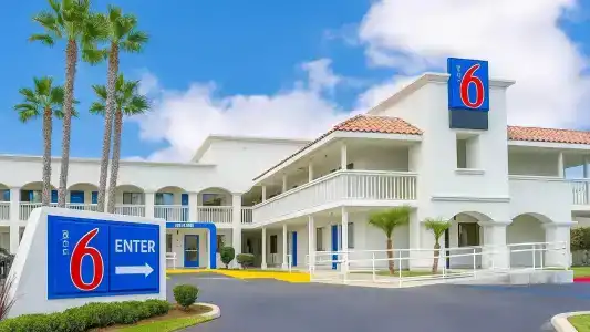 Motel 6 Carlsbad, CA Beach - 15