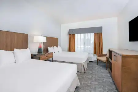 Ramada by Wyndham Bakersfield North - 6