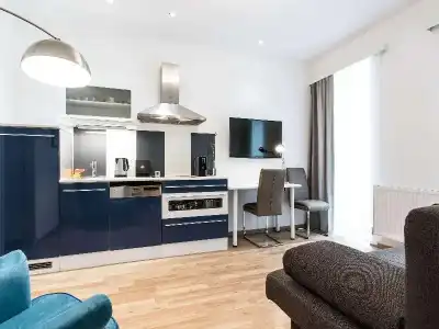 Best Western Plus Celebrity Suites - 61