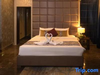 Blaire Executive Suites - 135