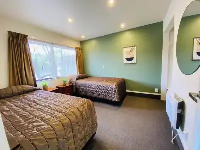Commodore Motels - 81