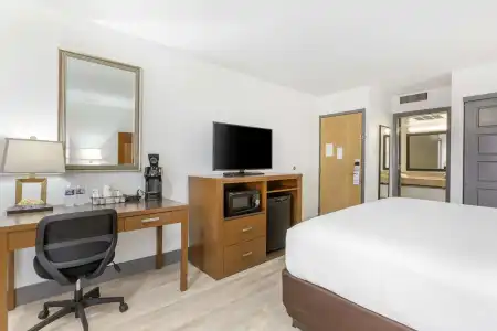 Best Western Plus El Paso Airport & Conference Center - 63