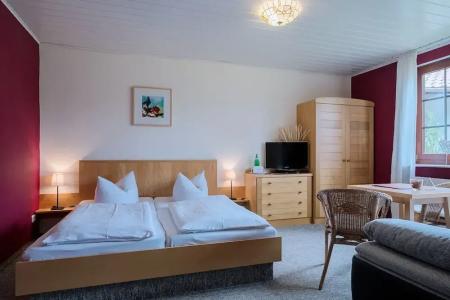 & Restaurant Lindengarten - 4