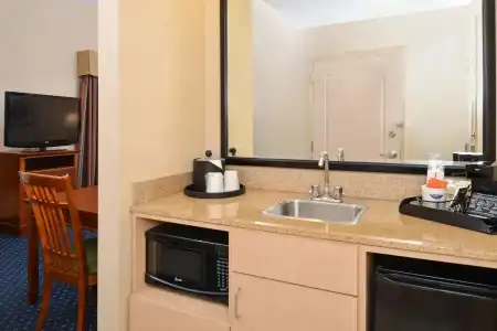 Hampton Inn & Suites Fredericksburg South - 32