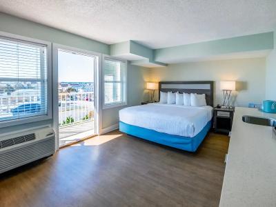 Commander & Suites - 122