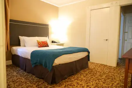 City Center Inn & Suites - 2