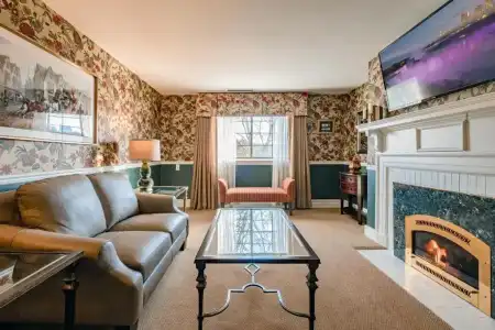 Red Coach Inn - 94
