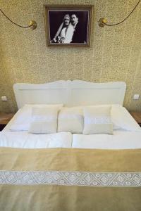 Sir Toby's Midtown  - 65