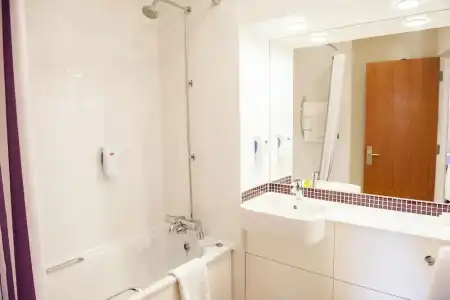Premier Inn London Putney Bridge - 29
