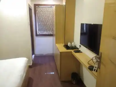 Emirates - 27